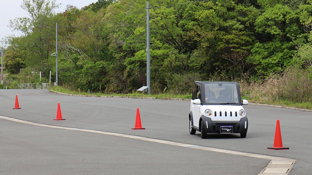 ベストカー誌取材にて自動車評論家 国沢光宏氏がタジマ・ジャイアンを試乗